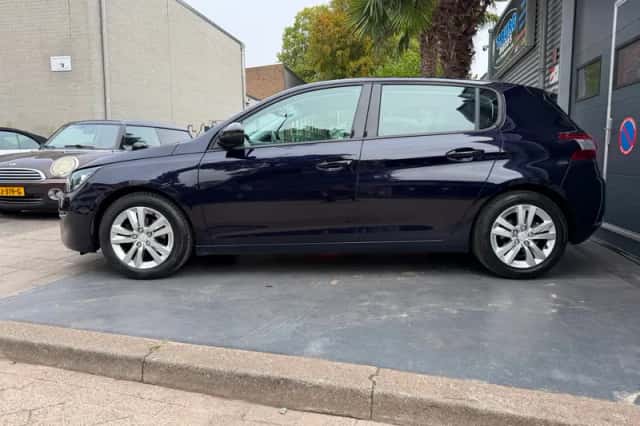 Peugeot 308 (2014) thumbnail 2