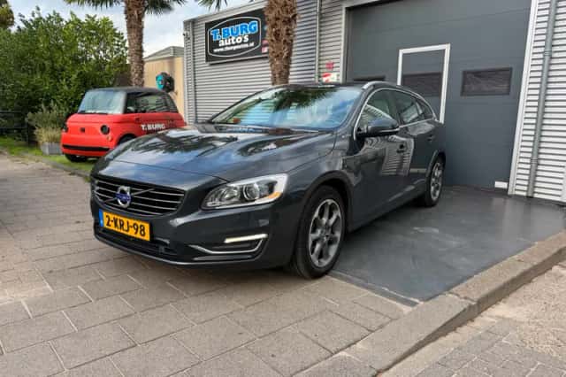 Volvo V60 (2013) thumbnail 1