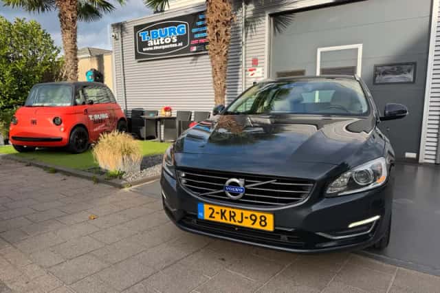 Volvo V60 (2013) thumbnail 3