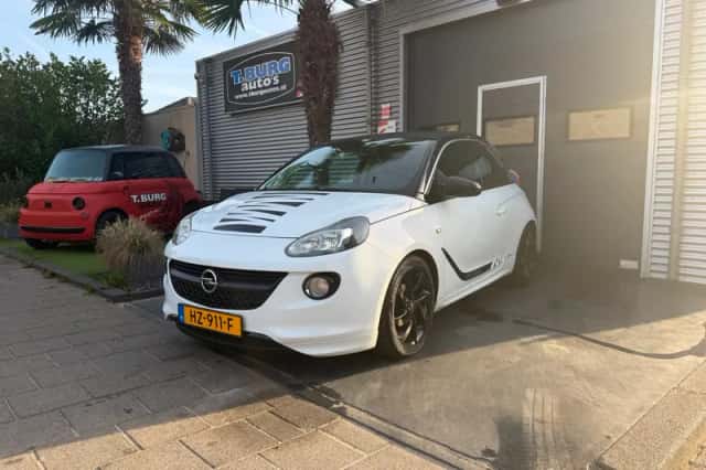 Opel Adam (2013) thumbnail 1