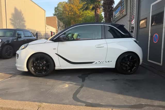Opel Adam (2013) thumbnail 2
