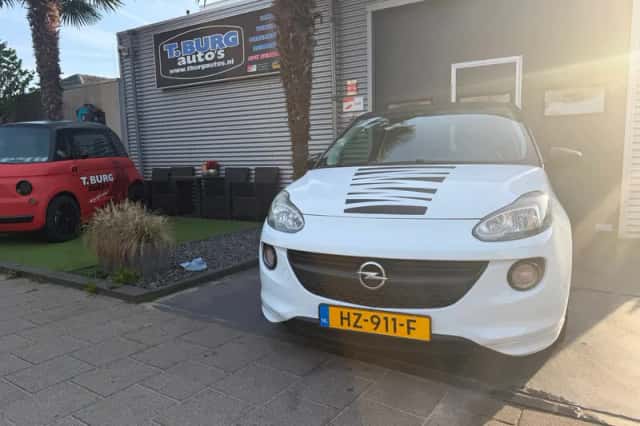 Opel Adam (2013) thumbnail 3