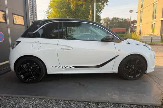 Opel Adam (2013) thumbnail 4