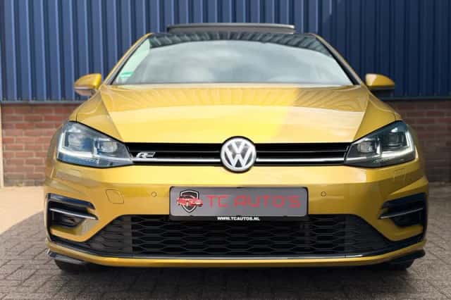 Volkswagen Golf (2017) thumbnail 2