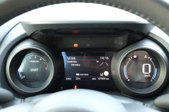 Toyota Yaris (2021) thumbnail 2