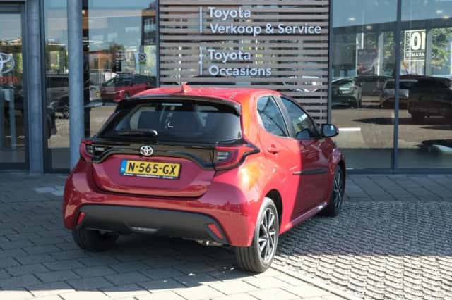 Toyota Yaris (2021) thumbnail 4