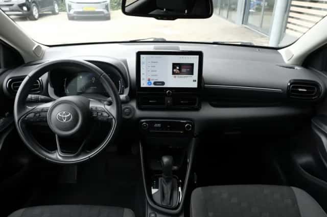 Toyota Yaris (2025) thumbnail 3