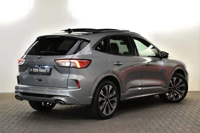 Ford Kuga (2023) thumbnail 4