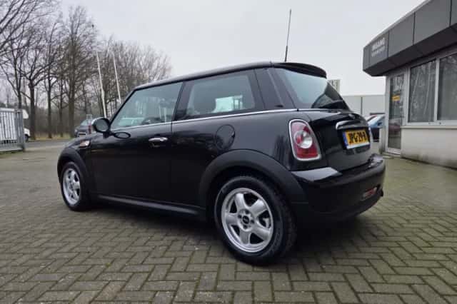 MINI One (2010) thumbnail 2