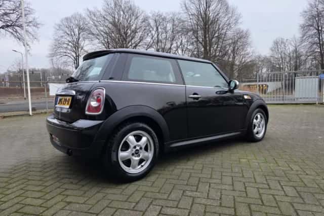 MINI One (2010) thumbnail 4