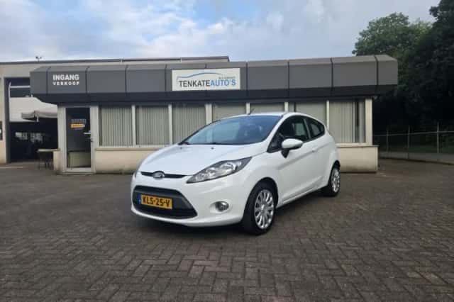 Ford Fiesta (2011) thumbnail 1