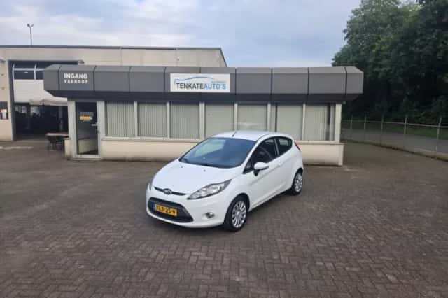 Ford Fiesta (2011) thumbnail 2