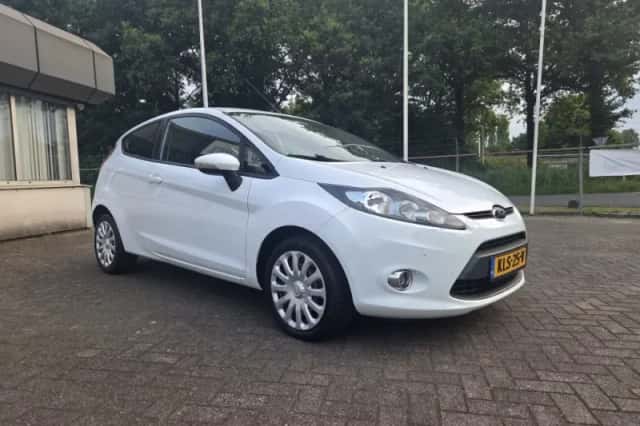 Ford Fiesta (2011) thumbnail 5
