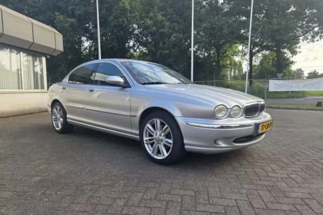 Jaguar X-Type (2003) thumbnail 5