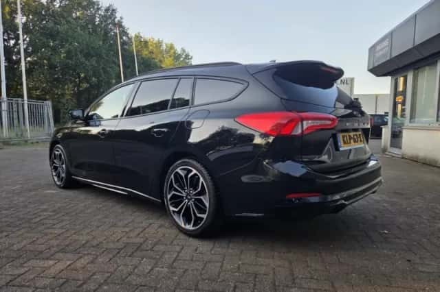 Ford Focus (2021) thumbnail 3