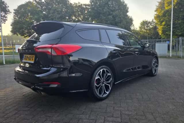 Ford Focus (2021) thumbnail 5