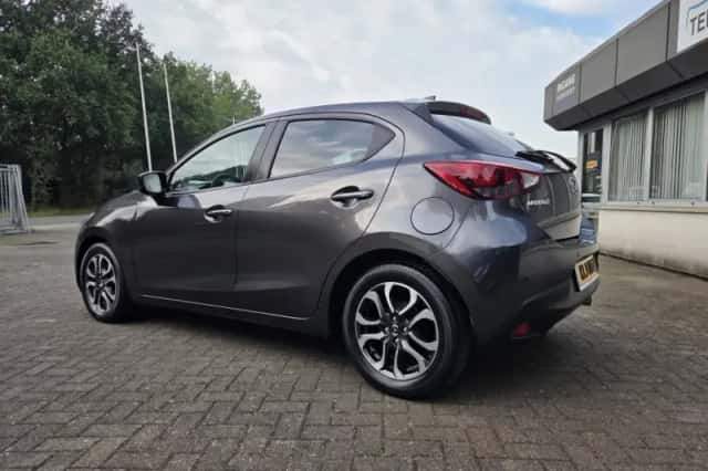 Mazda 2 (2017) thumbnail 2