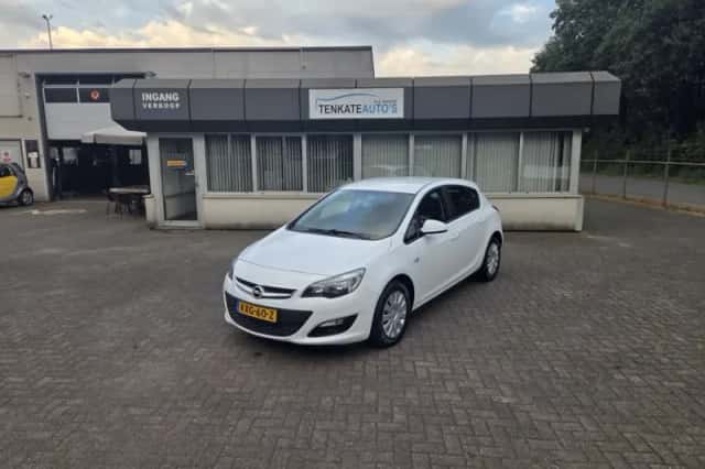 Opel Astra (2015) thumbnail 3