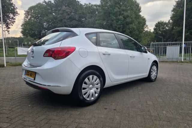 Opel Astra (2015) thumbnail 4