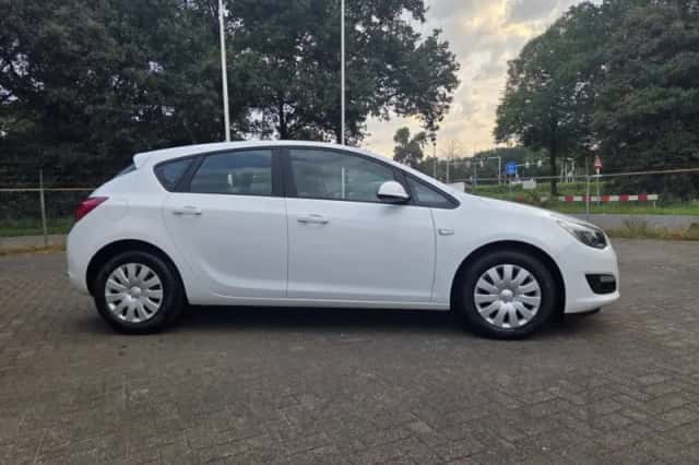 Opel Astra (2015) thumbnail 6