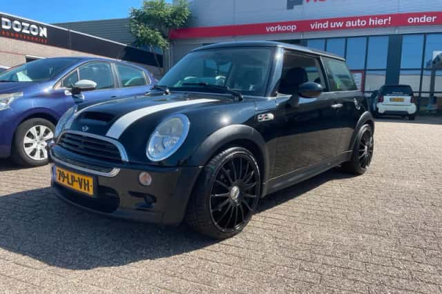 MINI Cooper S (2003) thumbnail 2