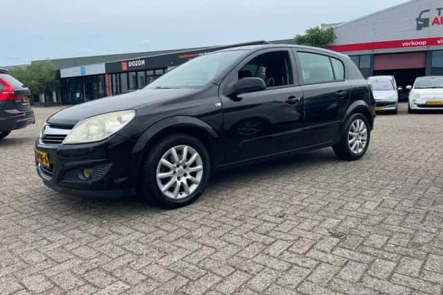 Opel Astra (2008) thumbnail 3