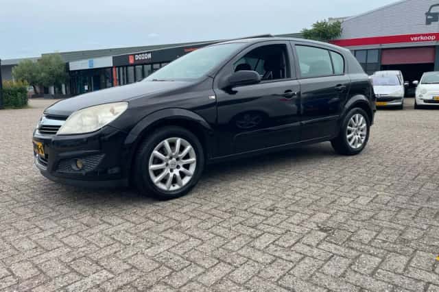 Opel Astra (2008) thumbnail 4