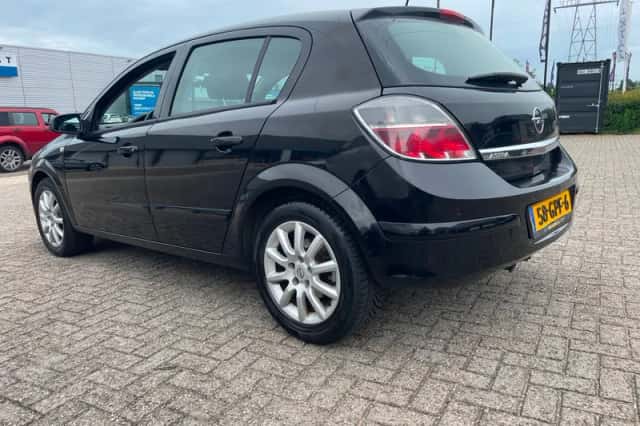 Opel Astra (2008) thumbnail 5