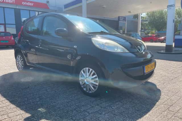 Peugeot 107 (2008) thumbnail 6
