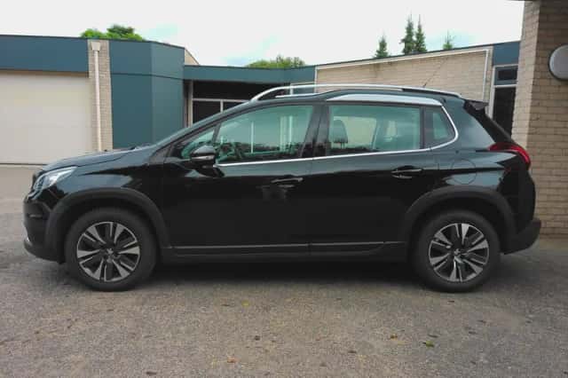 Peugeot 2008 (2016) thumbnail 3