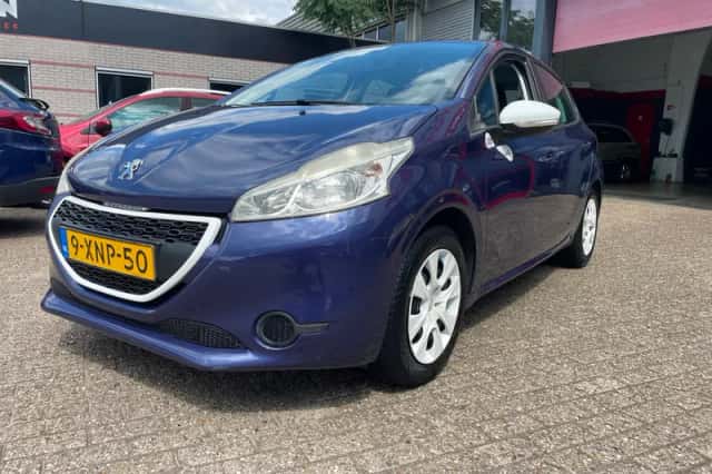 Peugeot 208 (2014) thumbnail 2