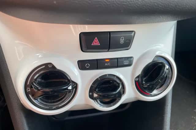 Peugeot 208 (2014) thumbnail 6