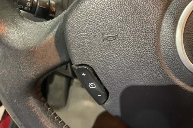 Renault Clio (2010) thumbnail 6