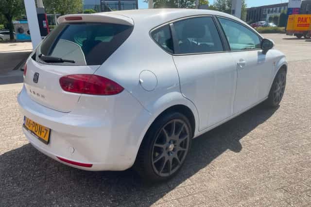 SEAT Leon (2011) thumbnail 5