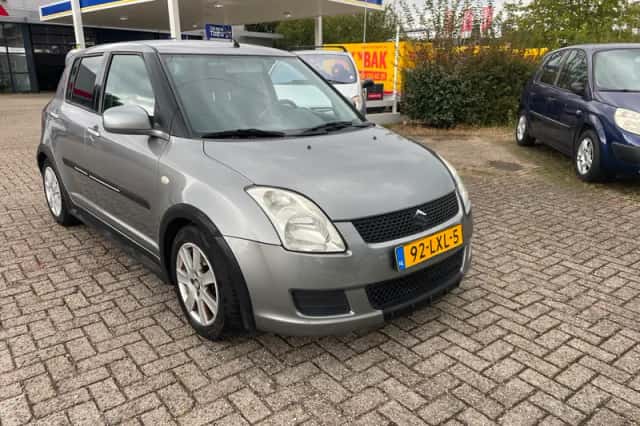 Suzuki Swift (2010) thumbnail 2
