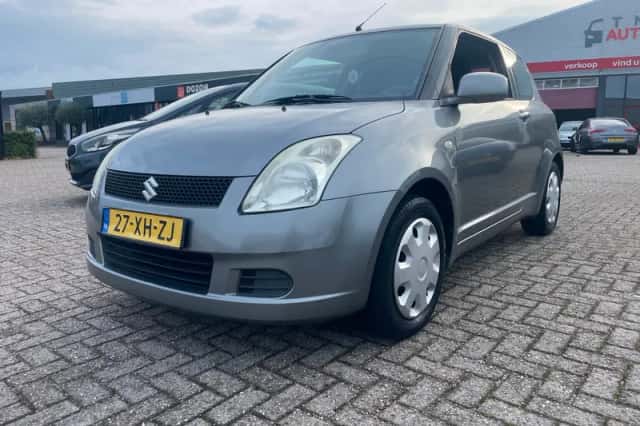 Suzuki Swift (2007) thumbnail 2