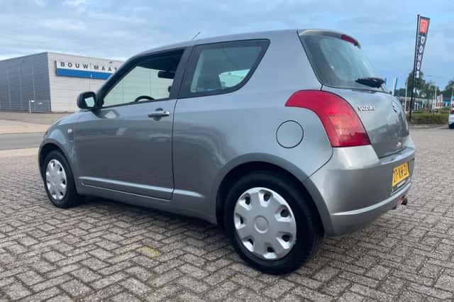 Suzuki Swift (2007) thumbnail 4