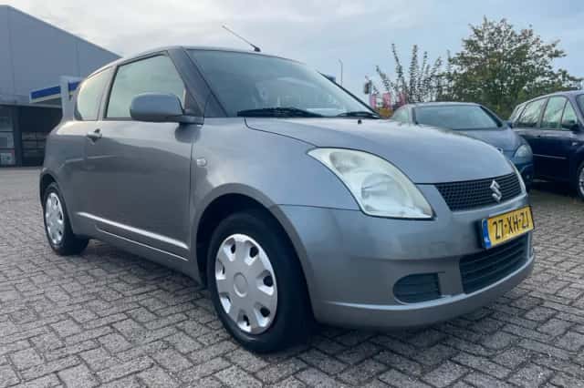 Suzuki Swift (2007) thumbnail 5