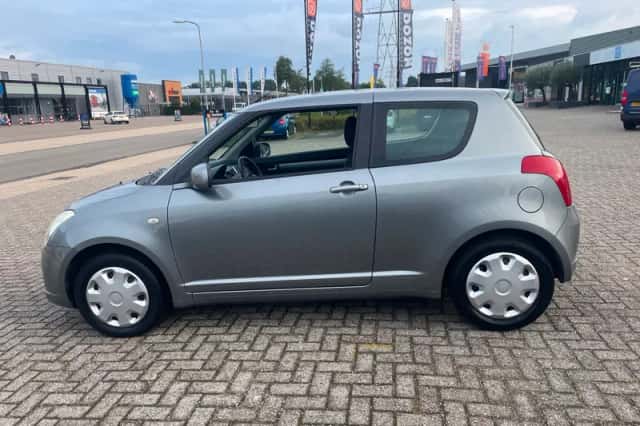 Suzuki Swift (2007) thumbnail 6