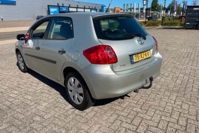 Toyota Auris (2007) thumbnail 3