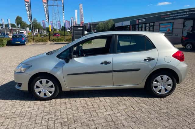 Toyota Auris (2007) thumbnail 4