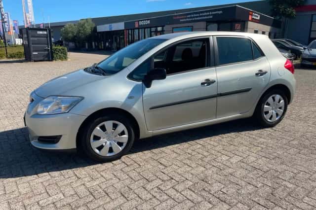 Toyota Auris (2007) thumbnail 5