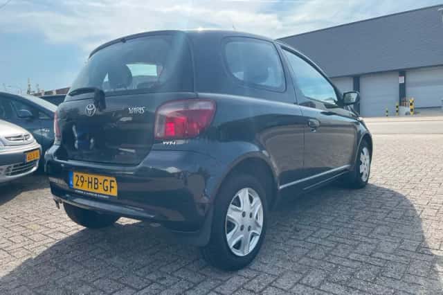 Toyota Yaris (2001) thumbnail 2