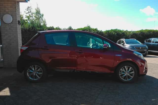 Toyota Yaris (2017) thumbnail 4