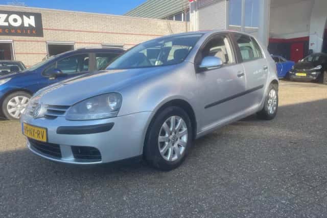 Volkswagen Golf (2004) thumbnail 2