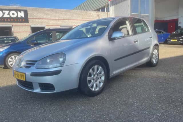 Volkswagen Golf (2004) thumbnail 3
