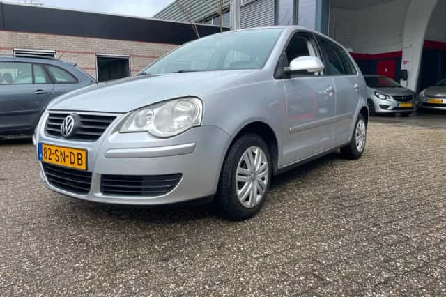 Volkswagen Polo (2006) thumbnail 2