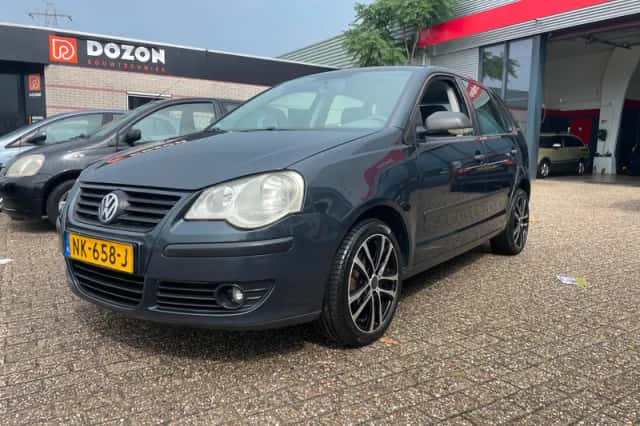Volkswagen Polo (2006) thumbnail 2