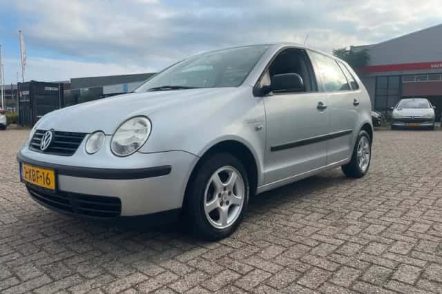 Volkswagen Polo (2003) thumbnail 3