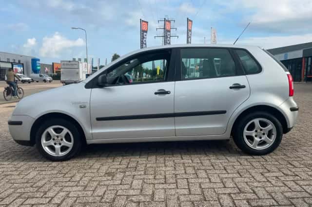 Volkswagen Polo (2003) thumbnail 4